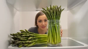 Mes asperges ramollissaient en 48 h : ce geste au frigo leur donne une semaine de plus